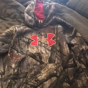 Women’s XL under Armour hoodie